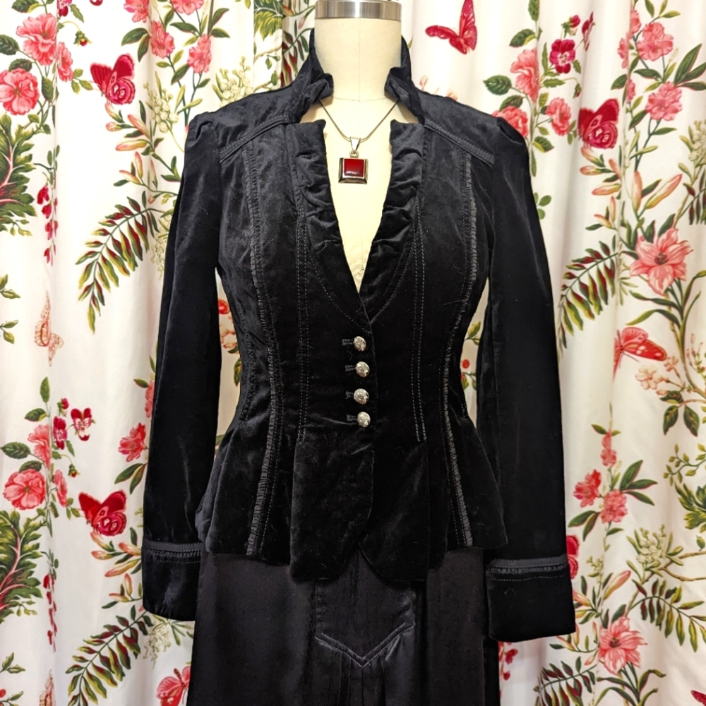 WHBM Black Velvet Victorian Blazer Jacket 🖤